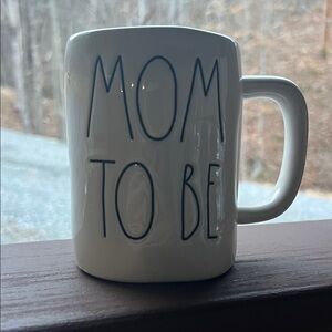 Rae Dunn 'Mom To Be' Mug